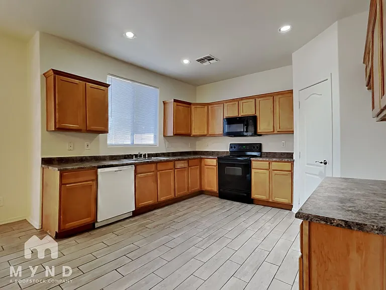 3745 W Medlock Dr — Photo 2