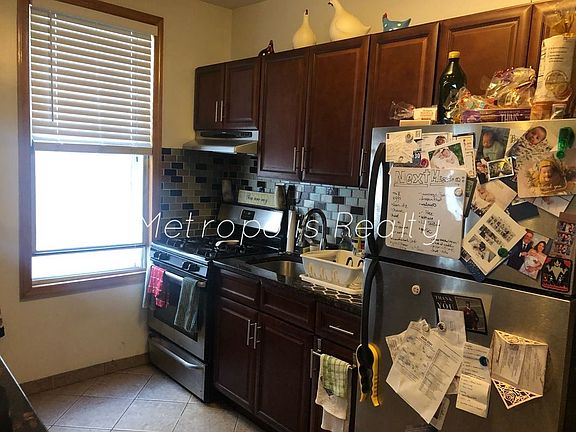 2nd image of 2423 29th St APT 2R