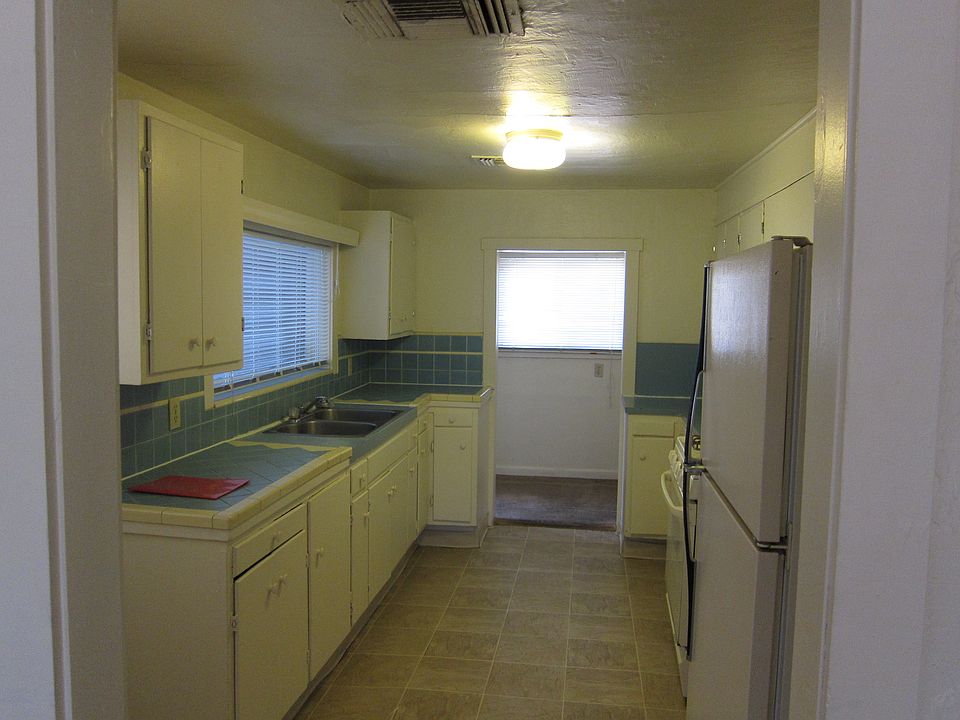 2nd image of 3430 E Blacklidge Dr