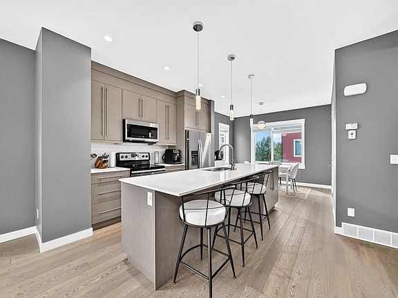 3rd image of 111 W Rainbow Falls Gate #30