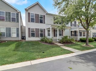 1637 Victoria Park Cir, Aurora, IL 60504