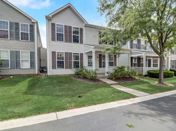 1637 Victoria Park Cir, Aurora, IL 60504