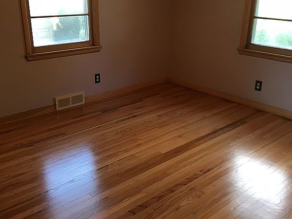 5th image of 2710 S 38th St