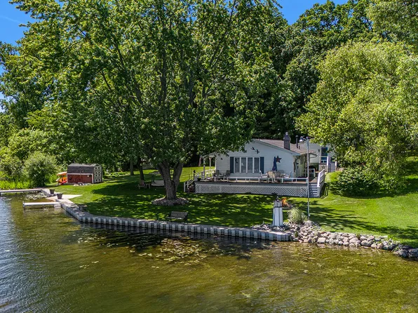 841 Dorothy Bowen Dr, Sheridan, MI 48884
