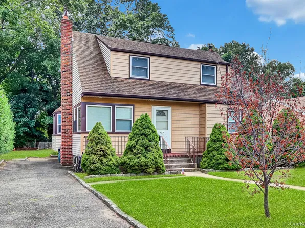 127 Decker Avenue, North Merrick, NY 11566