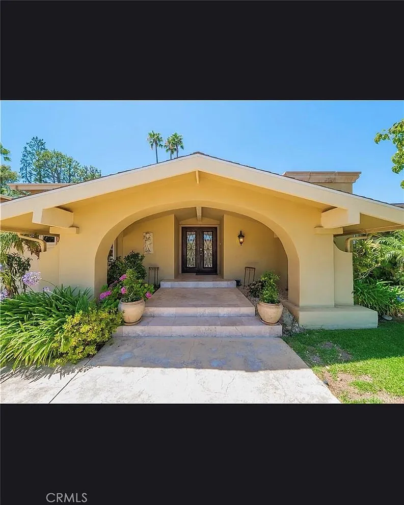 5 bed, 4.5 bath, 4080 sqft, $10,995 — Photo 1