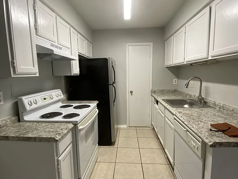 2602 Aftonshire Way #A — Photo 3