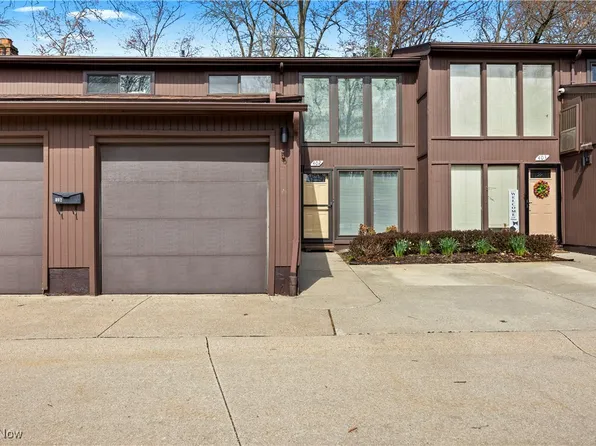 5570 Barton Rd Unit 402, North Olmsted, OH 44070
