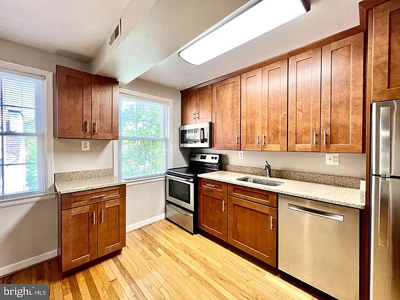 3rd image of 2207 Washington Ave APT 201