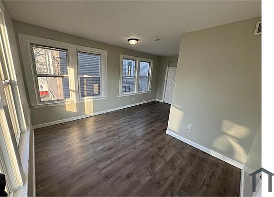 4th image of 46 Fabyan Pl Floor 2