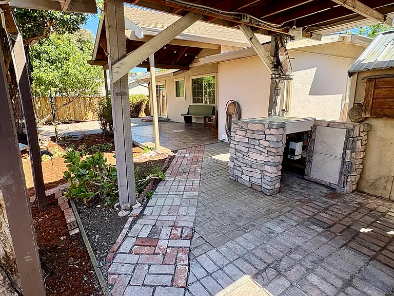 1160 Santa Lucia Dr — Photo 19