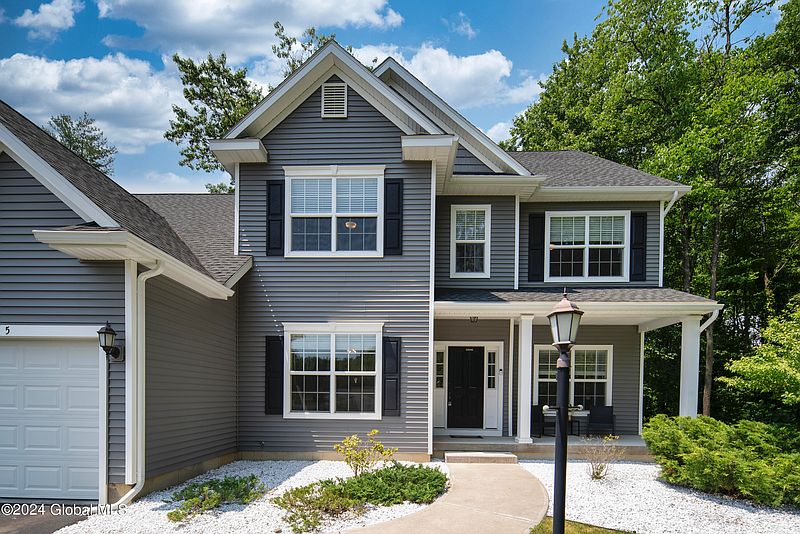 2nd image of 5 Mallard Place