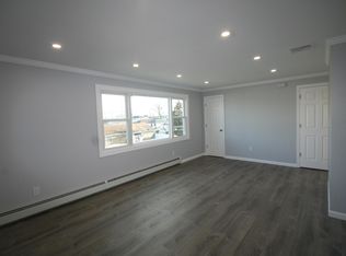 130 Radcliffe Rd, Island Park, NY 11558