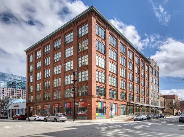 1017 W Washington Blvd #4D, Chicago, IL 60607
