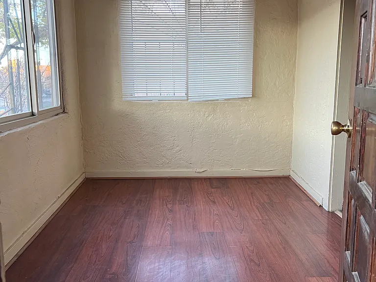 140 Girard Blvd NE — Photo 5