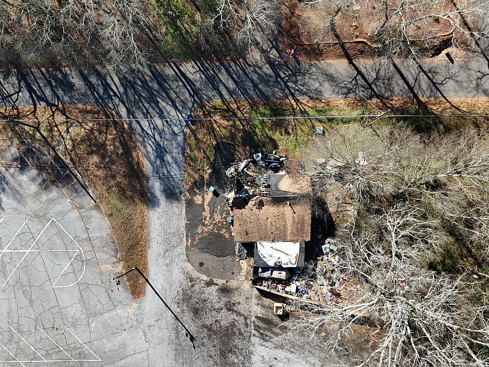 2nd image of 6780 Parkway Rd