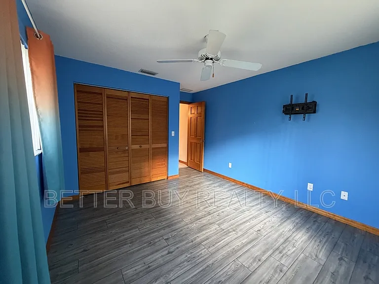 81 Boston Ln — Photo 21