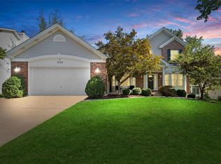 326 Woodcliffe Place Dr, Chesterfield, MO 63005