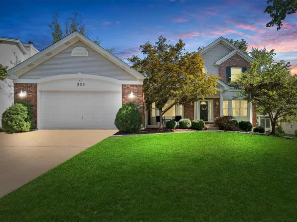 326 Woodcliffe Place Dr, Chesterfield, MO 63005