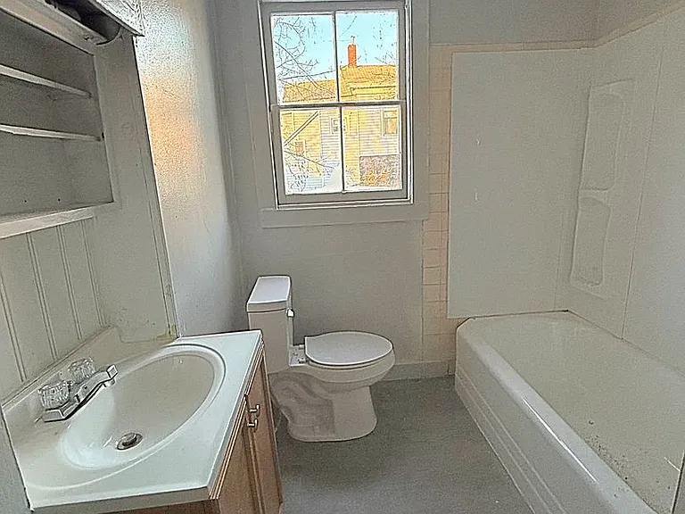 638 Carbon St — Photo 8