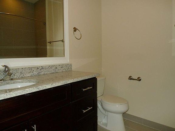 5th image of 1040 W North Ave #402