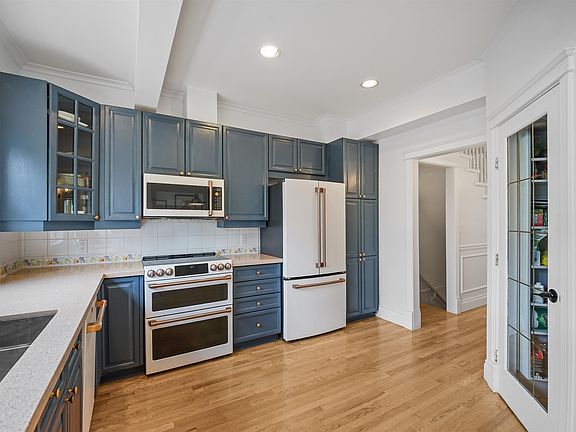 4th image of 15151 Buena Vista Ave #6