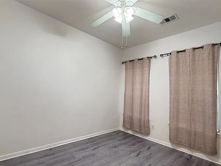 4919 Lochman Ln — Photo 16