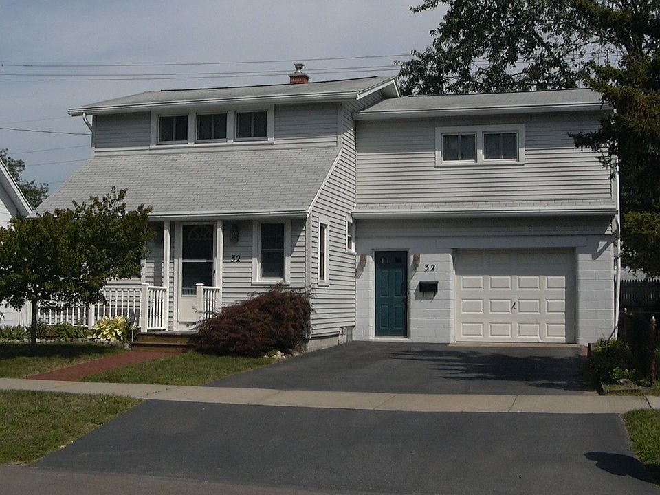 Welcome to 32 Lodge Dr.