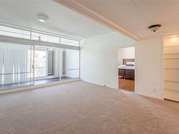 3rd image of 4600 Ocean Dr APT 407