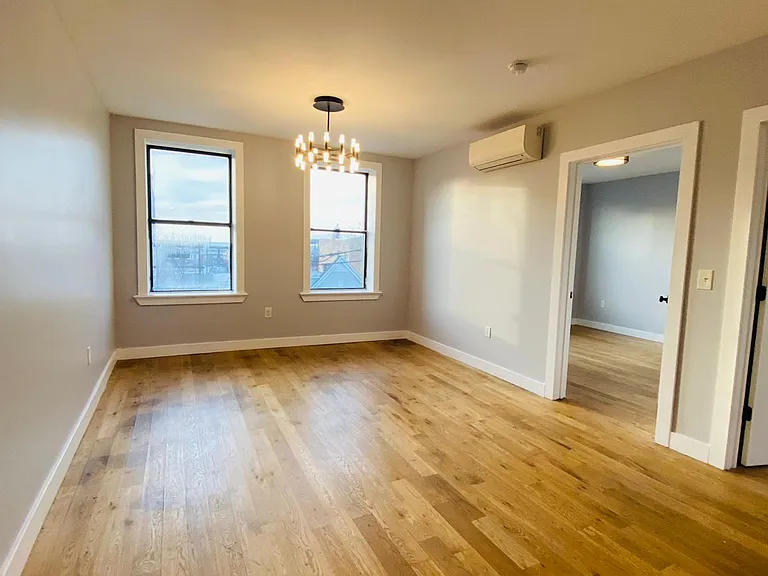 84 Romaine Ave #10 — Photo 3