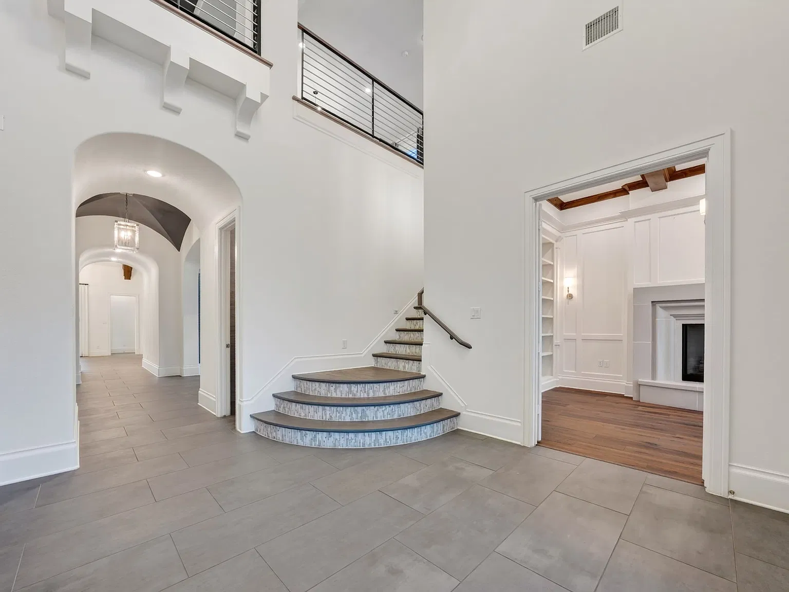 5 bed, 4632 sqft, $8,499 — Photo 4