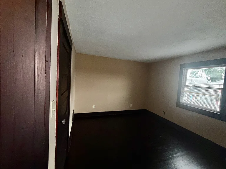 1820 Clarendon Ave — Photo 18