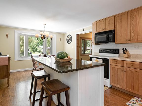 3rd image of 667 Midway Ave