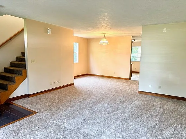 3 bed, 1.5 bath, 1428 sqft, $1,150 — Photo 2