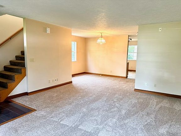 2nd image of 2408 Dillman St