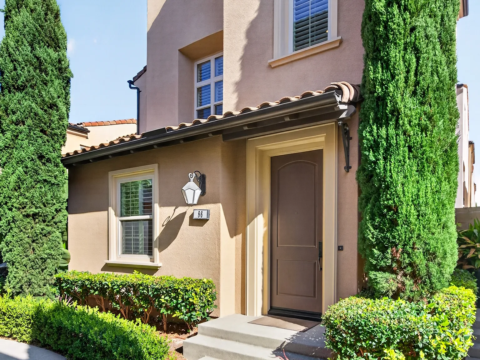 3 bed, 3.5 bath, 1658 sqft, $4,400 — Photo 2