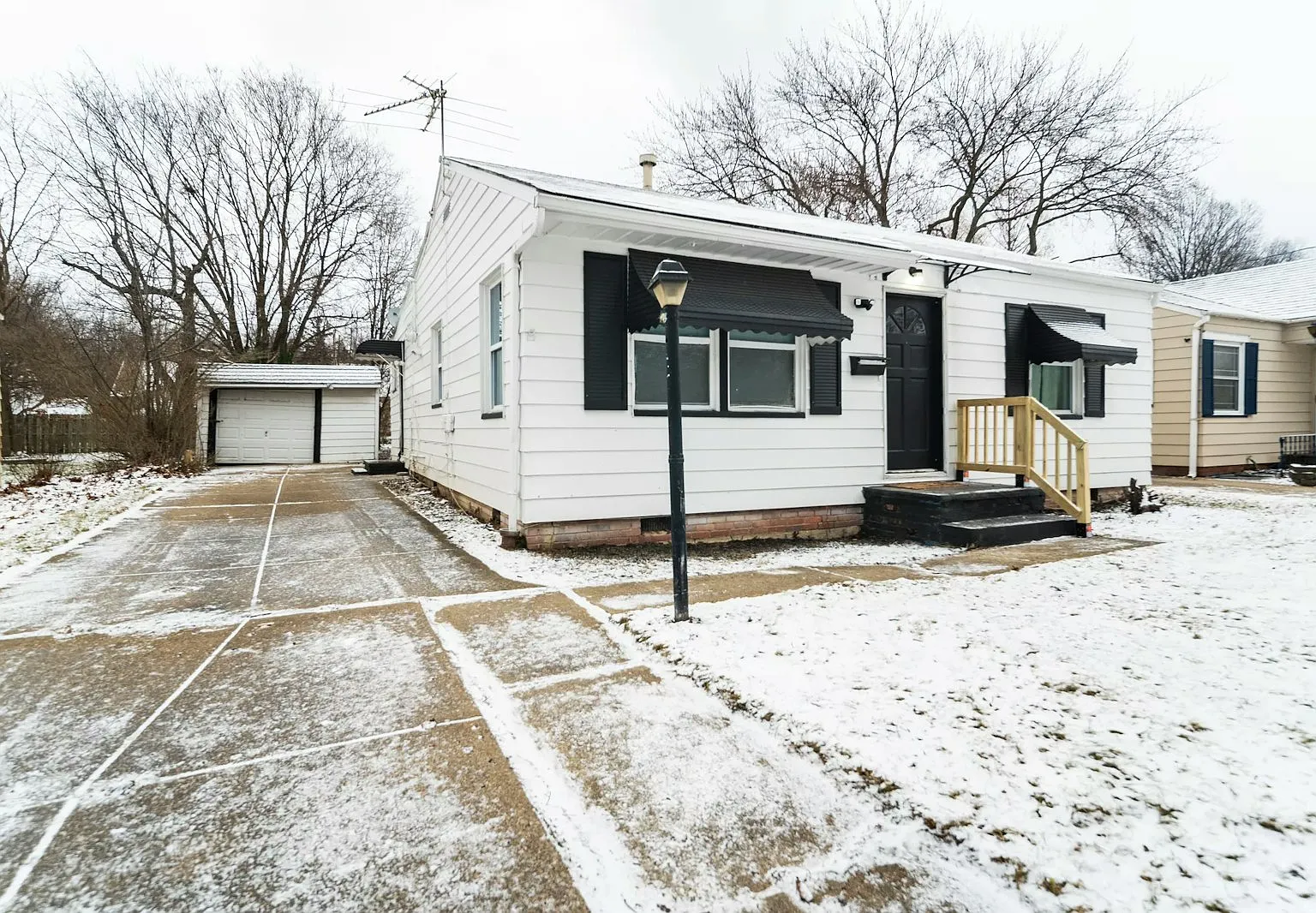 2513 Greenvale Road — Photo 1
