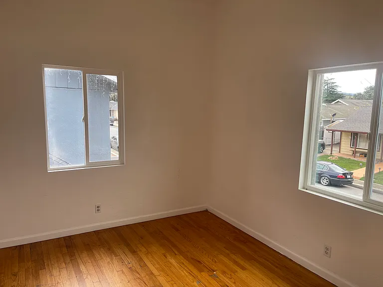 991 Suiter St #B — Photo 4