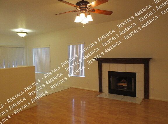 4th image of 1032 E Brentrup Dr