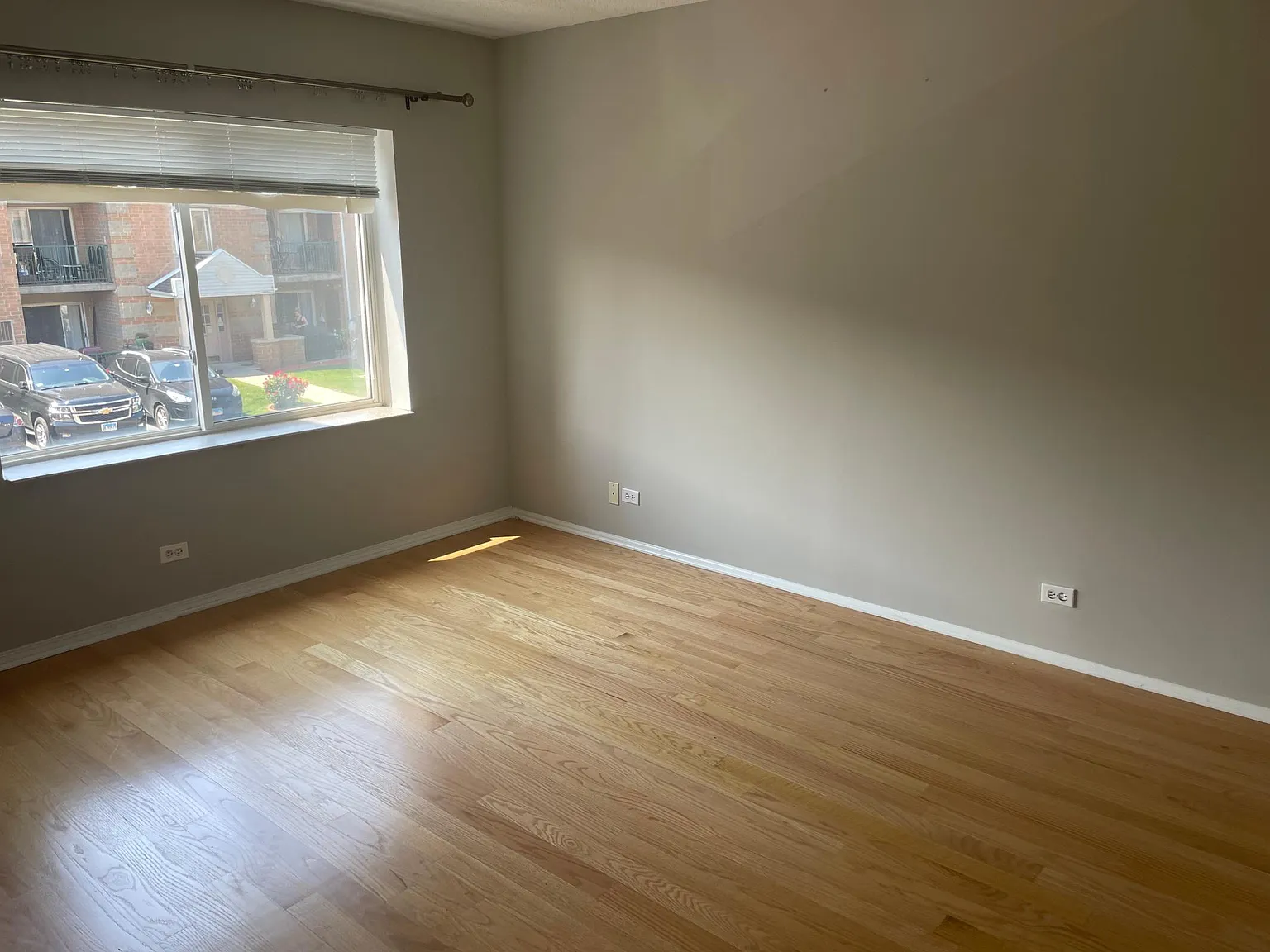 5357 N East River Rd — Photo 3