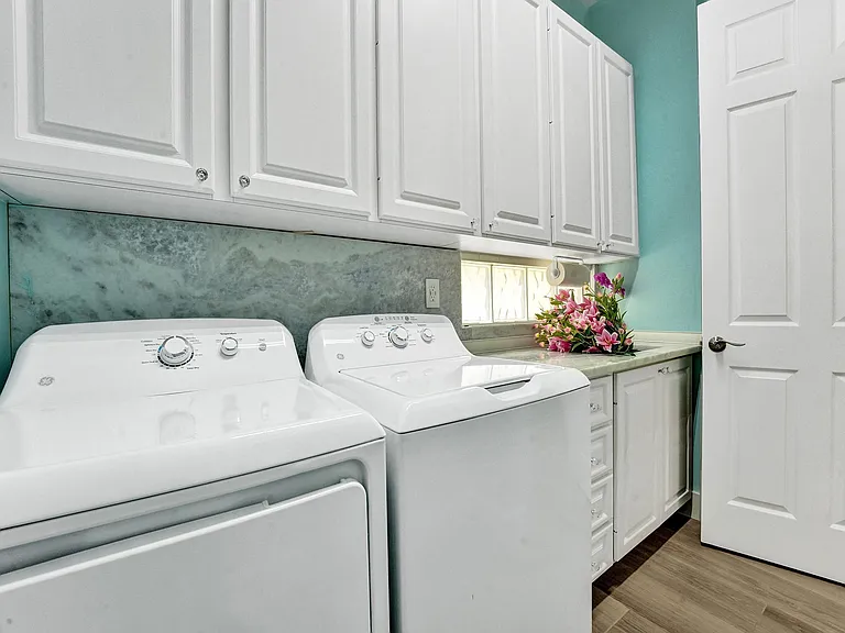 2697 James River Rd — Photo 23