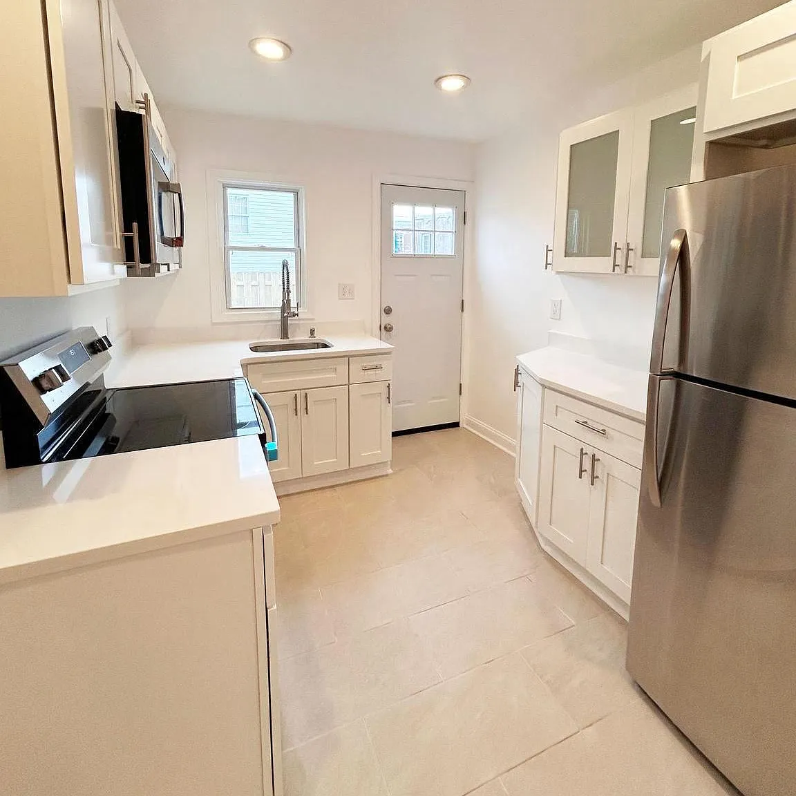 2 bed, 1.5 bath, 780 sqft, $1,275 — Photo 1