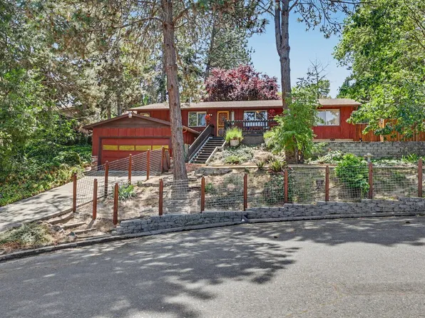 1115 NW C St, Grants Pass, OR 97526