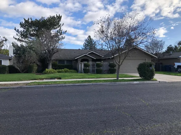 2709 Greenwood Dr, Madera, CA 93637