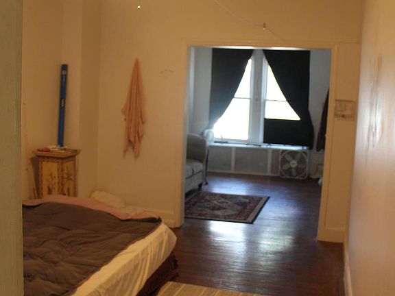5th image of 106 W Jackson St