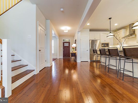 3rd image of 1050 James Walter Way