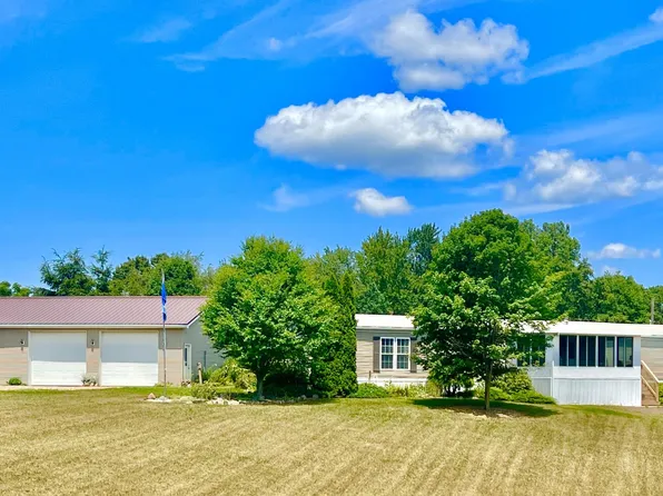2752 W Mosherville Rd, Jonesville, MI 49250