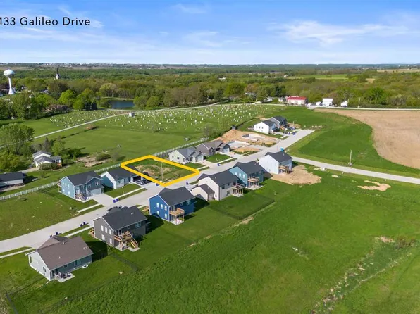 433 Galileo Dr, Riverside, IA 52327