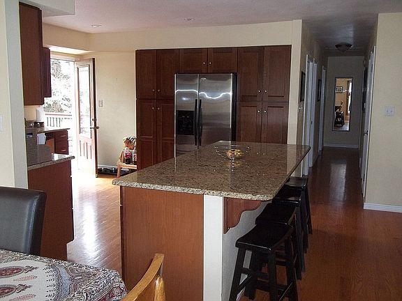 Kitchen-door to deck