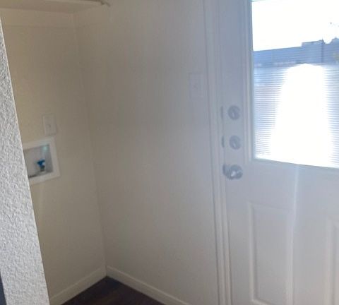4th image of 223 Gibson St